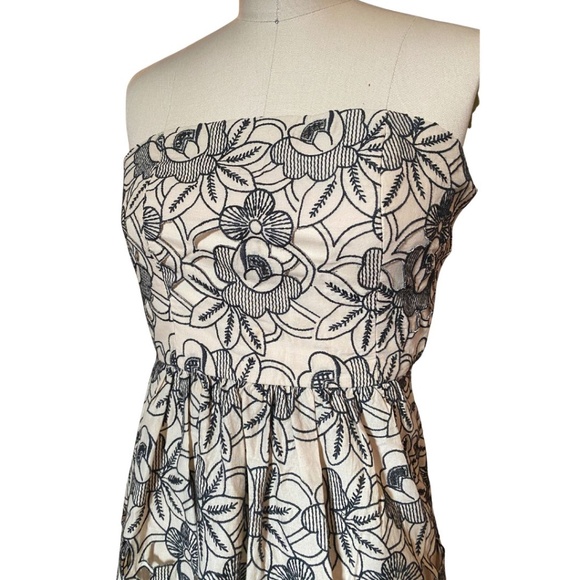 Tibi Cream and Black Strapless Floral Embroidered Midi Dress SZ 2 - Picture 3 of 7